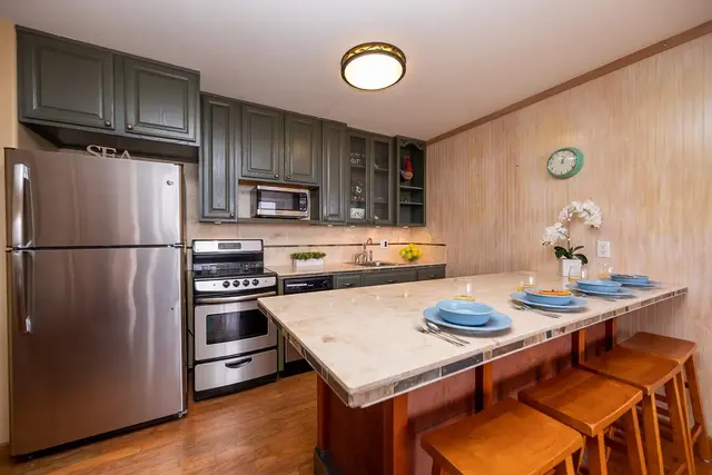 Listing Image for 30 Hauoli St 104 7 of 46