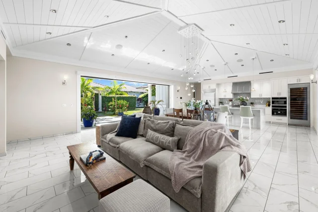 Listing Image for 300 Mahana Ridge St 12 of 50