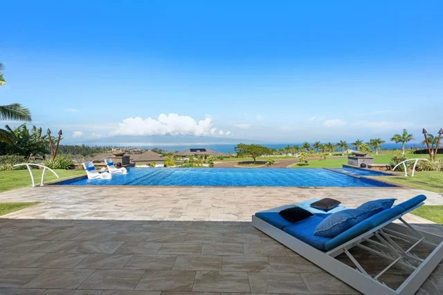 Listing Image for 300 Mahana Ridge St 16 of 50