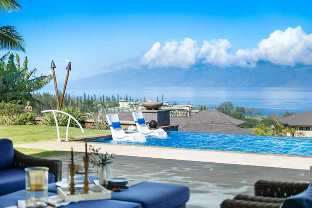 Listing Image for 300 Mahana Ridge St 2 of 50