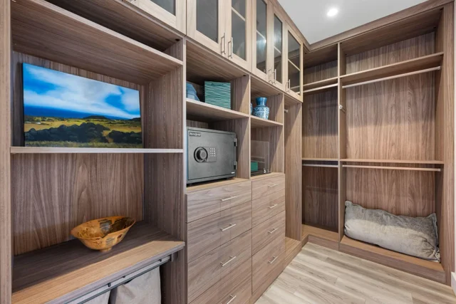 Listing Image for 300 Mahana Ridge St 25 of 50