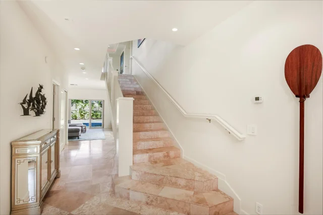 Listing Image for 390 Pualoa Nani Pl 2 of 33