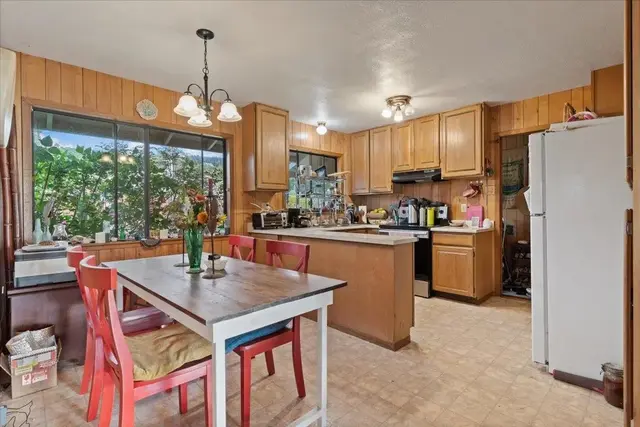 Listing Image for 8 Huina Pl 12 of 40