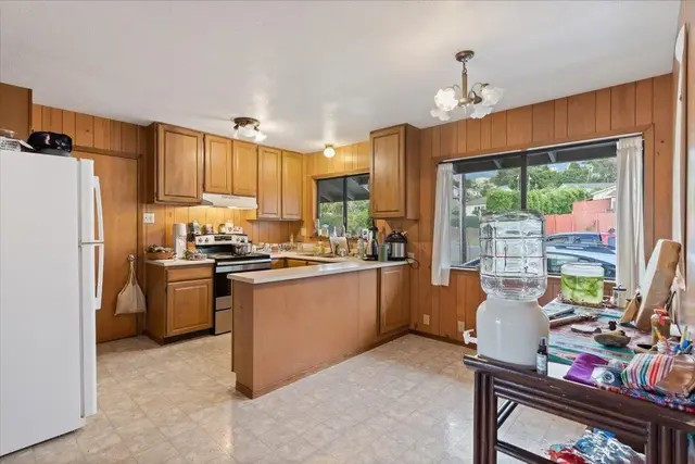 Listing Image for 8 Huina Pl 26 of 40