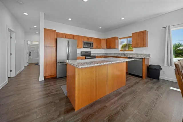 Listing Image for 127 Wahikuli Rd 13 of 27