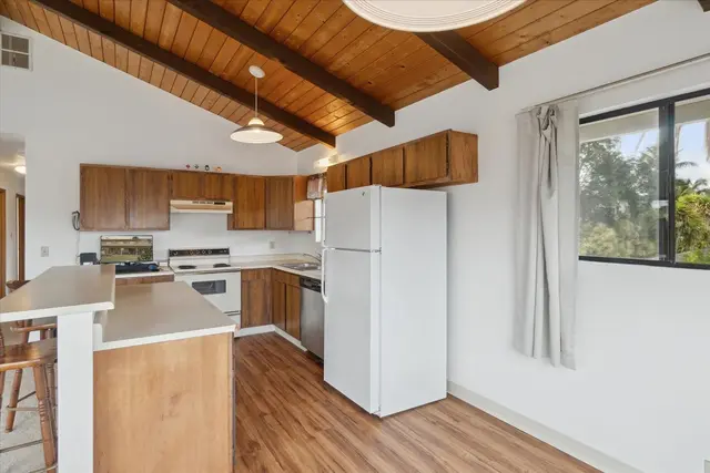 Listing Image for 33 Eleu Pl 13 of 39