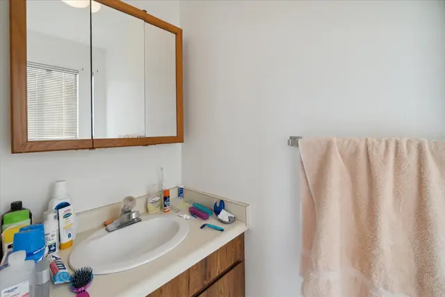 Listing Image for 33 Eleu Pl 24 of 39