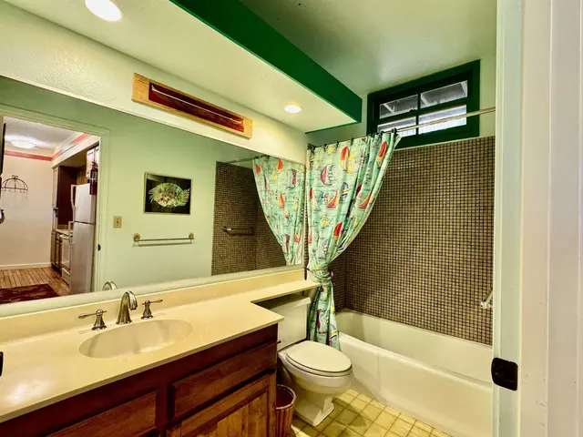 Listing Image for 100 Lio Place Pl D2 6 of 25