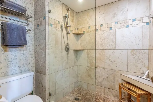 Listing Image for 30 Hauoli St 310 15 of 34