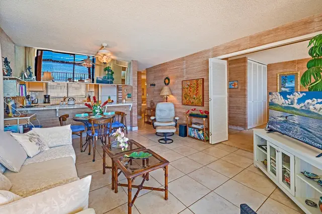 Listing Image for 30 Hauoli St 310 17 of 34