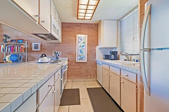 Listing Image for 30 Hauoli St 310 27 of 34