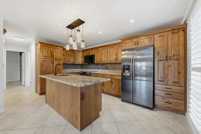 Listing Image for 140 Uwapo Rd 39-101 10 of 35