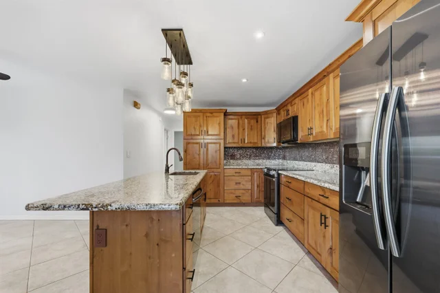 Listing Image for 140 Uwapo Rd 39-101 11 of 35