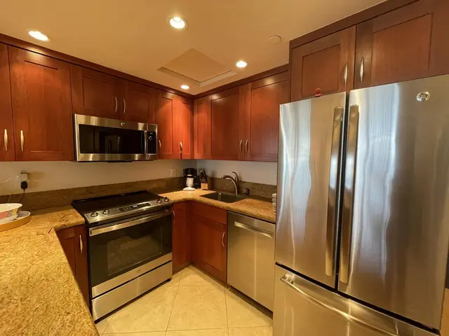 Listing Image for 2481 Kaanapali Pkwy 610/612 G 6 of 39