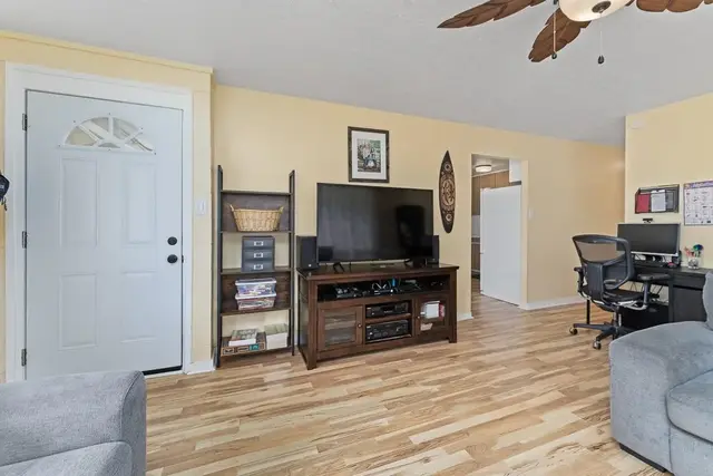 Listing Image for 52 E Waiko Rd 10 of 46