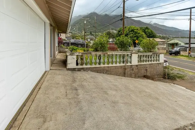 Listing Image for 52 E Waiko Rd 4 of 46