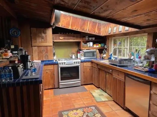 Listing Image for 2040 Piiholo Rd 4 of 25