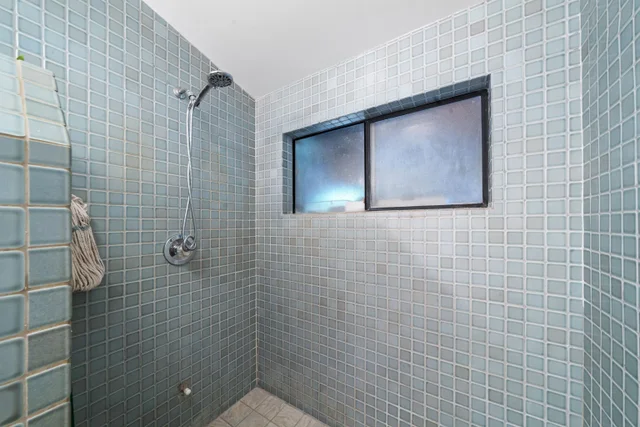 Listing Image for 500a Mikioi Pl 17 of 44