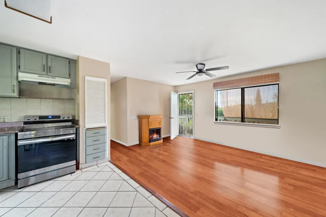 Listing Image for 500a Mikioi Pl 25 of 44