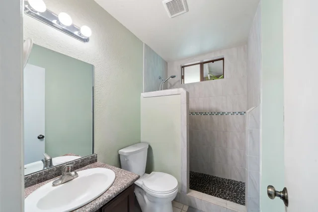 Listing Image for 500a Mikioi Pl 31 of 44