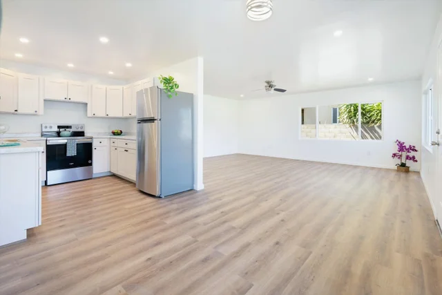 Listing Image for 323 W Papa Ave 2 of 40