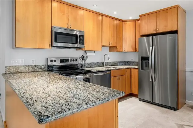 Listing Image for 49 W Lipoa St D 225 12 of 42
