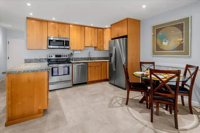 Listing Image for 49 W Lipoa St D 225 13 of 42
