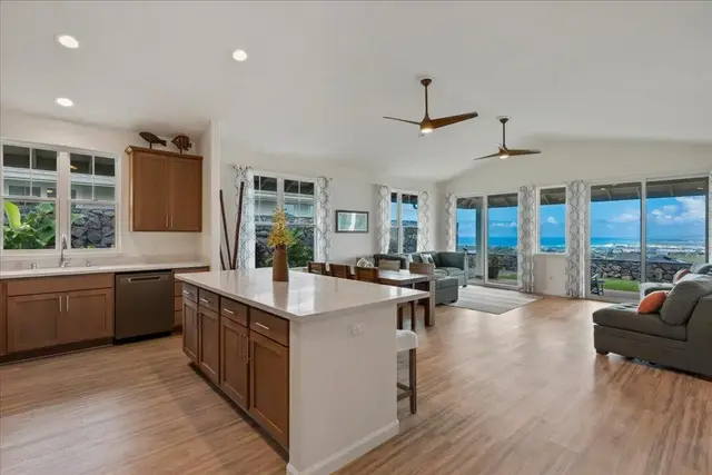 Listing Image for 37 Kupaloke St 18 of 48