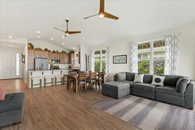Listing Image for 37 Kupaloke St 9 of 48