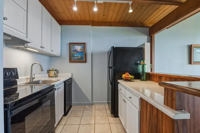 Listing Image for 3975 Lower Honoapiilani Rd 206 7 of 38
