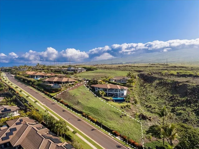 Listing Image for 56 E Mahi Pua Pl 2 of 27