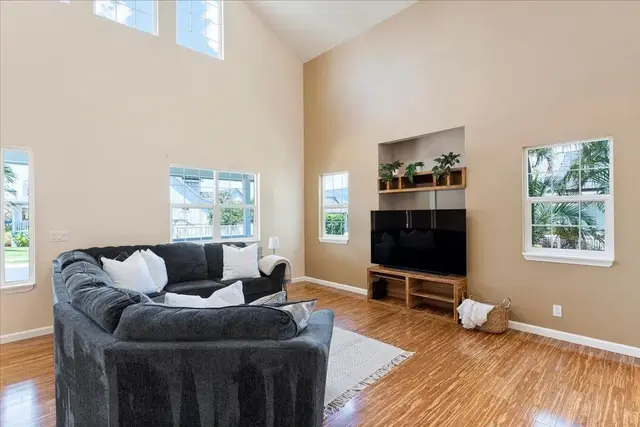Listing Image for 193 Oluea Cir 9 of 50