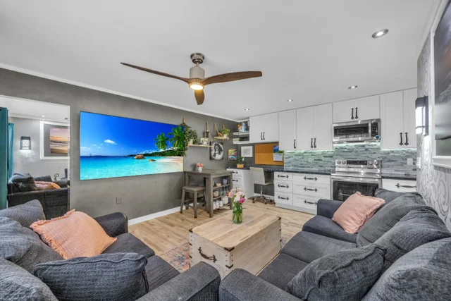 Listing Image for 160 Keonekai Rd 13-102 2 of 36