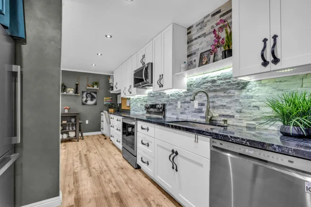 Listing Image for 160 Keonekai Rd 13-102 5 of 36