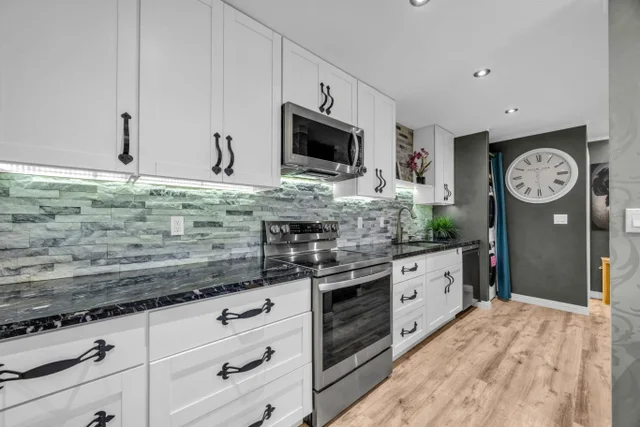 Listing Image for 160 Keonekai Rd 13-102 8 of 36