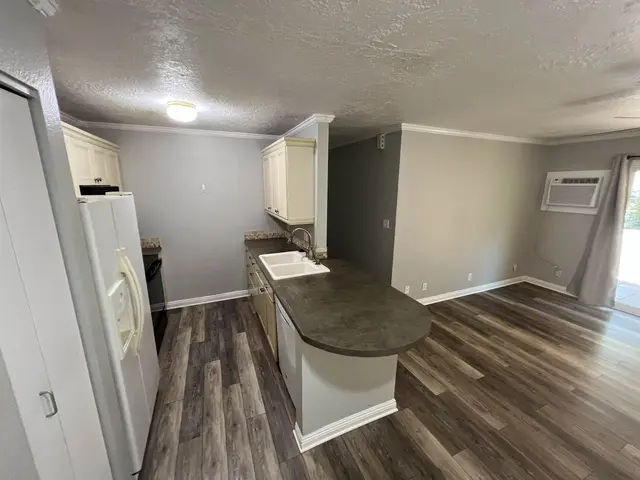 Listing Image for 140 Uwapo Rd 6-102 7 of 24