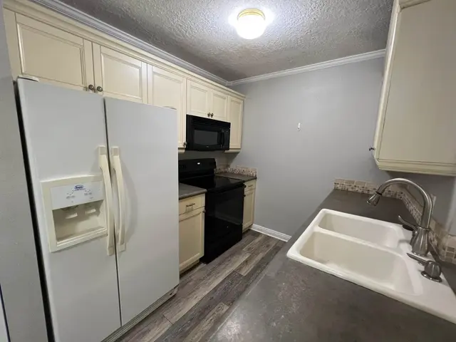 Listing Image for 140 Uwapo Rd 6-102 8 of 24