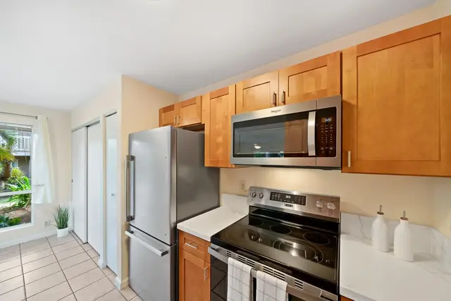 Listing Image for 480 Kenolio Rd 28-105 7 of 47