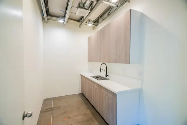 Listing Image for 59 La'a St 13 of 28