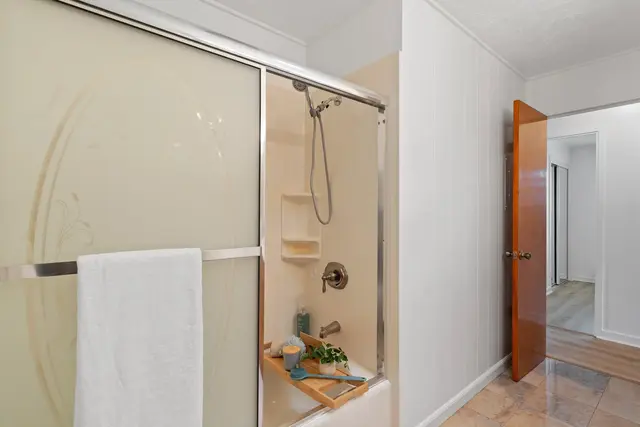 Listing Image for 222 W Hawaii St 16 of 37