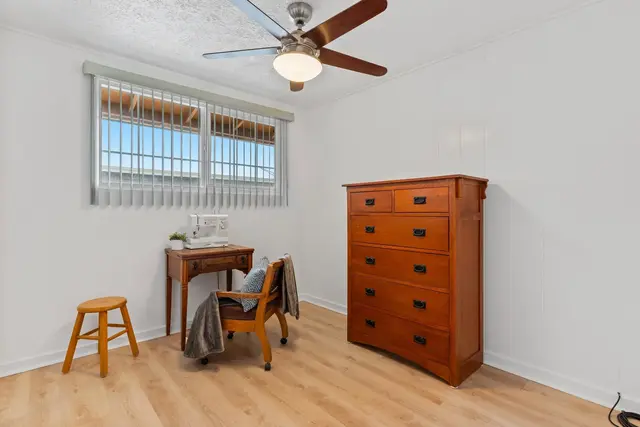 Listing Image for 222 W Hawaii St 19 of 37