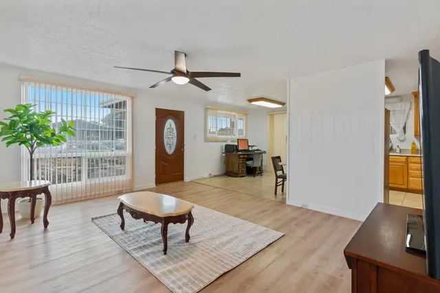 Listing Image for 222 W Hawaii St 2 of 37