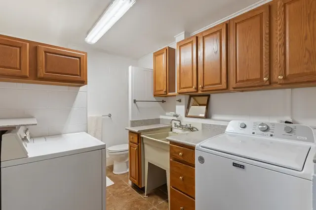 Listing Image for 222 W Hawaii St 21 of 37