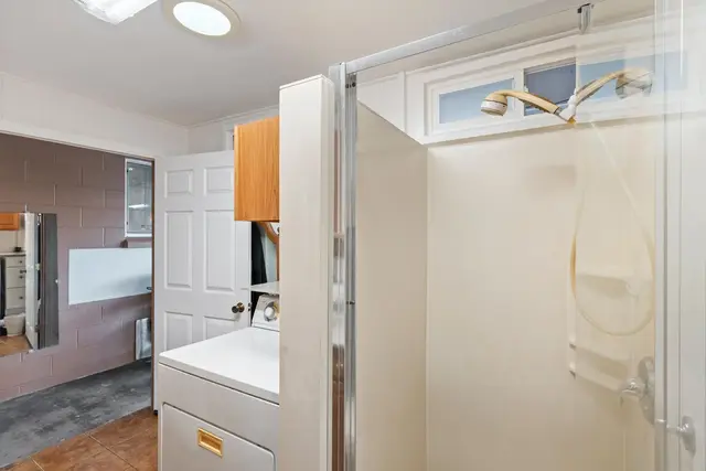 Listing Image for 222 W Hawaii St 22 of 37