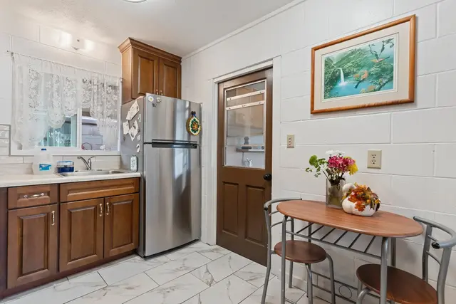 Listing Image for 222 W Hawaii St 31 of 37