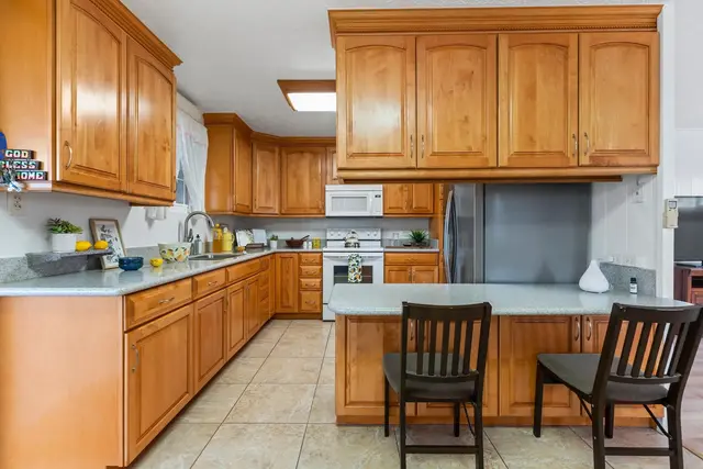 Listing Image for 222 W Hawaii St 4 of 37