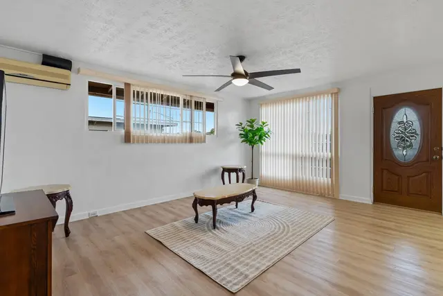 Listing Image for 222 W Hawaii St 6 of 37