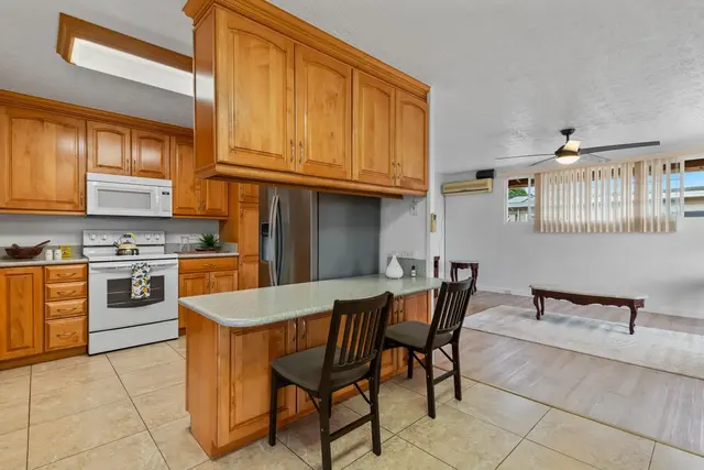 Listing Image for 222 W Hawaii St 7 of 37