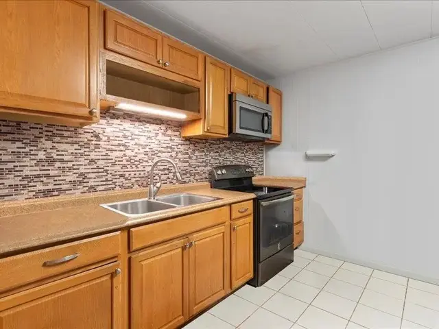 Listing Image for 5161-i Kohi St 3 of 42