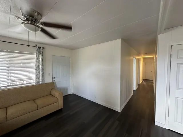 Listing Image for 5161-i Kohi St 6 of 42